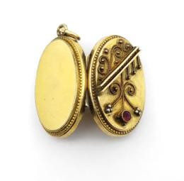 Yellow Gold Pendants