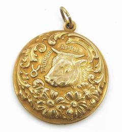 Yellow Gold Pendants