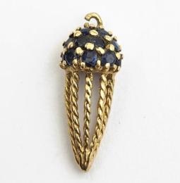 Yellow Gold Pendants