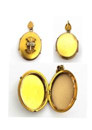 Yellow Gold Pendants