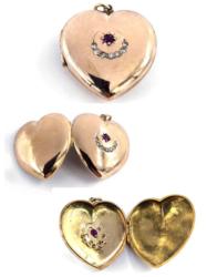 Yellow Gold Pendants