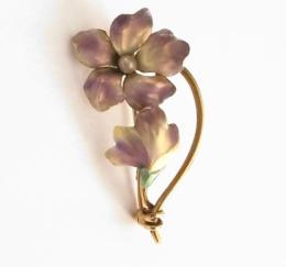 Yellow Gold Pin